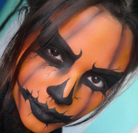 17 Pumpkin Face Paint Ideas You'll Want To Try! - The Mummy Front Cute Pumpkin Makeup, Jack O Lantern Makeup, Pumpkin Face Makeup, Horror Smink, Jack O Lantern Costume, Pumpkin Makeup, Pumpkin Face Paint, Halloweenský Makeup, Halloween Make-up Looks