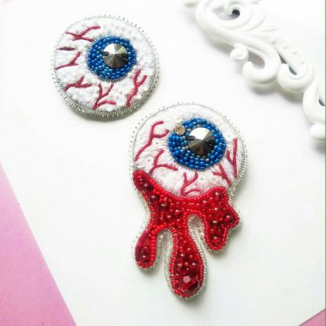 Halloween Bead Embroidery, Eyeball Bracelet, Halloween Brooch, Eye Brooch, Zombie Eyes, Bug Gifts, Beaded Spider Brooch, Eye Beaded Brooch, Halloween Party Treats