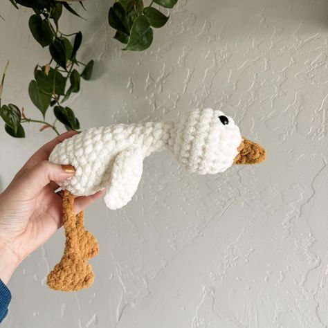 Crochet Goose Pattern Free, One Hour Crochet, Duck Lovey, Goose Crochet, Crochet Goose, Pantry List, Crochet Bird Patterns, Duck Pattern, Animals Crochet