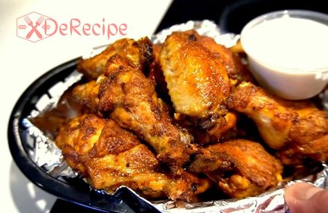 Food enthusiasts around the world can attest to the irresistible flavor and aroma of Pizza Hut’s hot wings. If you’re one of those people who were disappointed when the restaurant discontinued this crowd favorite, fret not, for this Pizza Hut Buffalo Wings Recipe will guide you through the process of recreating it at home. Pizza Hut Wings Recipe, Pizza Hut Wings, Buffalo Wings Recipe, Marinated Chicken Wings, Easy Chicken Wing Recipes, Hot Wing Recipe, Wings Recipe Buffalo, Chicken Alfredo Pasta, Wings Recipe