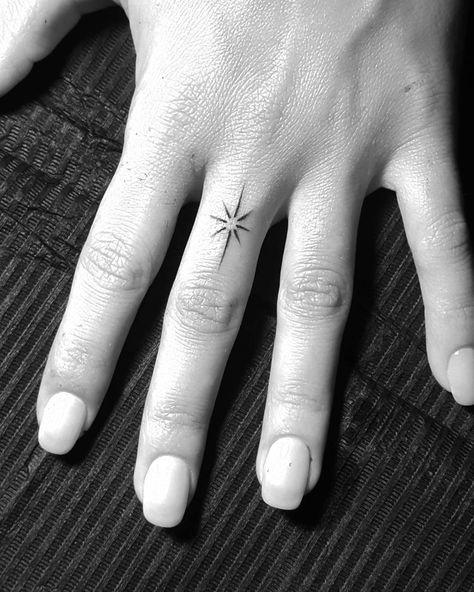 Star Finger Tattoo, Small Star Tattoos, Cute Finger Tattoos, Finger Tattoo For Women, Finger Tats, Finger Tattoo Designs, Shape Tattoo, Star Tattoo Designs, Inspiration Tattoos