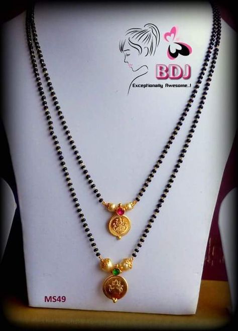 Mangalsutra Design, Gold Pearl Jewelry, Black Beads Mangalsutra, Black Beads Mangalsutra Design, Gold Jewelry Simple Necklace, Gold Mangalsutra Designs, Pearl Necklace Designs, Gold Pendant Jewelry, Black Beaded Jewelry