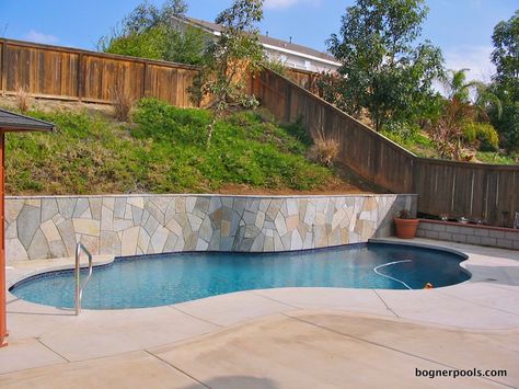 retaining wall pool Retaining Wall Ideas Hillside Pool, Retaining Wall Pool, Pool Retaining Wall, Hillside Pool, Inground Pool Landscaping, Sloped Backyard, Pool Landscape Design, Modern Landscape Design, Backyard Pool Landscaping