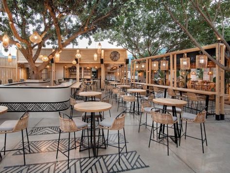 Beach Restaurant Design, Outdoor Restaurant Patio, Outdoor Restaurant Design, Bar Design Awards, Beach Restaurant, Restaurant Patio, Decoration Restaurant, Outdoor Cafe, Restaurant Ideas