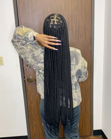 𝑯𝒐𝒖𝒔𝒕𝒐𝒏 𝑩𝒓𝒂𝒊𝒅𝒆𝒓 on Instagram: “◾️Large knotless braids ◾️Hip length 💃🏽💃🏽💃🏽💃🏽” Large Knotless Braids, Large Knotless, Latest Braided Hairstyles, Big Box Braids Hairstyles, Box Braids Hairstyles For Black Women, Cute Braided Hairstyles, Braids Hairstyles Pictures, Quick Braided Hairstyles, Cute Box Braids Hairstyles