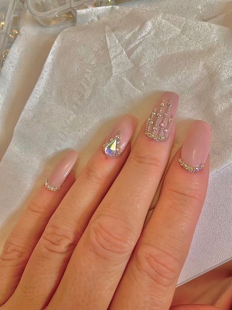 Caviar Beads Nail Art, Nails With Caviar Beads, Nutral Nails, Stone Nails, Caviar Nails, Stone Nail Art, Pink Chain, Rune Stones, Hair Clinic