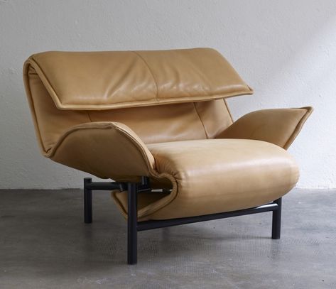 For sale through VNTG: Leather lounge chair by Vico Magistretti, Cassina 1983 | #74909 Modern Leather Chair, Black Dining Room Chairs, Most Comfortable Office Chair, Vico Magistretti, Mid Century Modern Armchair, Small Accent Chairs, Vintage Lounge Chair, 2nd Year, Leather Lounge Chair