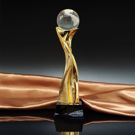 Pinterest Oscar Trophy, Trophy Craft, Metal Trophy, Inspirational Sculpture, Trophy Plaques, Modern Living Room Lighting, Gold Design Background, Sports Trophies, Reward And Recognition