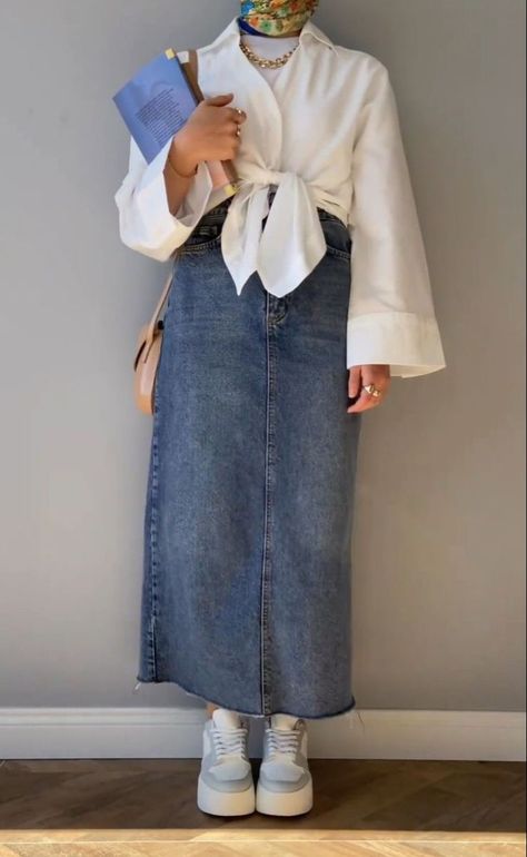 Denim Skirt Outfit For Hijab, Summer Hijab Outfits Skirts, Hijabi Jeans Skirt Outfits, Hijab Jeans Skirt, Skirts Outfits Hijab, Jupe En Jean Outfit, Denim Skirt Outfit Hijab, Jeans Skirt Outfit Hijab, Hijab Skirt Outfit