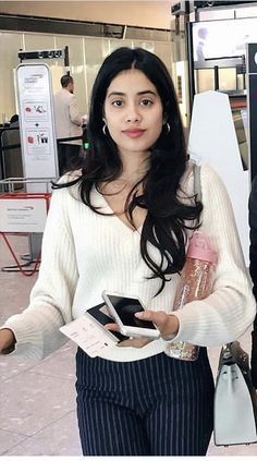 Girls Jeans Top, Khushi Kapoor, Jhanvi Kapoor, Alia Bhatt Photoshoot, Womens Winter Fashion Outfits, Janhvi Kapoor, Bollywood Outfits, Winter Fashion Outfits Casual, Cute Preppy Outfits