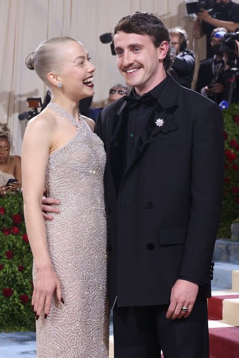 Phoebe Bridgers and Paul Mescal Met Gala 2022 Pictures Paul Mescal Phoebe Bridgers, Paul And Phoebe, Daisy Edgar Jones, Paul Mescal, Relationship Timeline, Phoebe Bridgers, On The Red Carpet, Musical Movies, Instagram Live