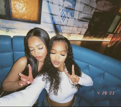 Two Black Best Friends, Best Friend Black, Pretty Best Friends, Friendship Photos, Go Best Friend, Best Selfies, Best Friend Outfits, Shotting Photo, Black Femininity