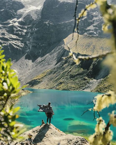 PERÚ 🇵🇪 es SUPER ❤️ on Instagram: “Laguna Humantay 🗻 De aguas turquesas y rodeada de imponentes nevados y montañas, esta hermosa laguna es un importante destino para miles…” Travel Peru, Lovely Fashion, South America, Peru, Lake, Natural Landmarks, Water, Travel, On Instagram