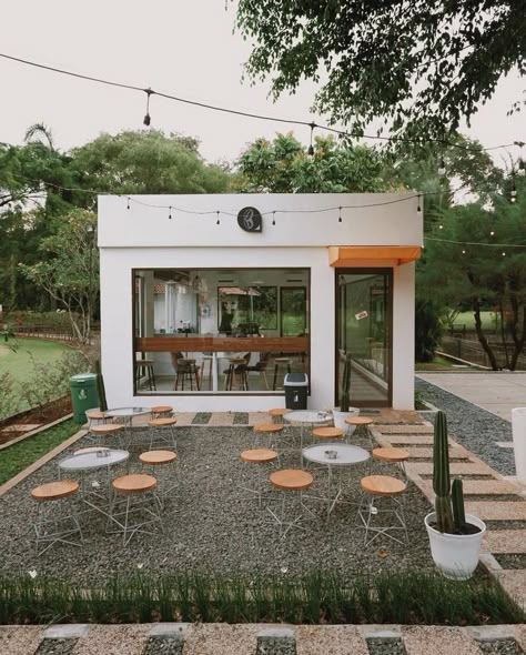 Cafe Design Inspiration, Coffee Shop Architecture, Coffee House Design, Coffee Shop Concept, Shop Architecture, Mini Cafe, Small Coffee Shop, Outdoor Restaurant Design, Small Cafe Design