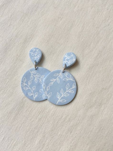 Blue Clay Earrings, Floral Polymer Clay, Blue Clay, Wholesale Earrings, Polymer Crafts, Face Earrings, Clay Jewelry Diy, Blue And White Floral, Earrings Polymer Clay