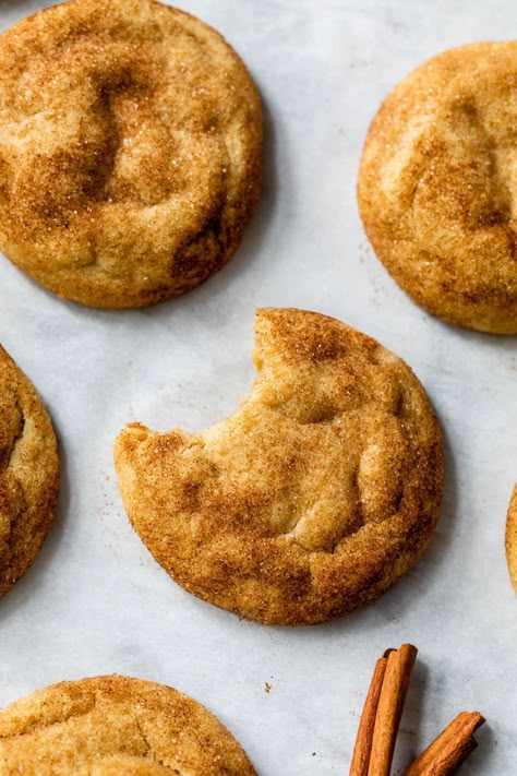 These Brown Butter Snickerdoodles are chewy, puffy, nutty, and rolled in cinnamon sugar, making them a must-bake for the holidays! Best Snickerdoodle Cookies, The Perfect Chocolate Chip Cookie, Brown Butter Cookies, Bakers Gonna Bake, Snickerdoodle Cookies, Perfect Chocolate Chip Cookies, White Chocolate Cookies, Cinnamon Cookies, Cookie Cake Recipe