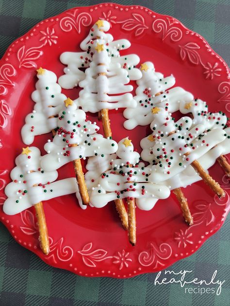 Pretzel Christmas Trees Candy With Pretzels, Holiday Treats Easy, Pretzel Christmas Trees, Pretzels Christmas, Chocolate Pretzels Christmas, Pretzel Christmas, Pretzel Ideas, Christmas Pretzel, Holiday Pretzels