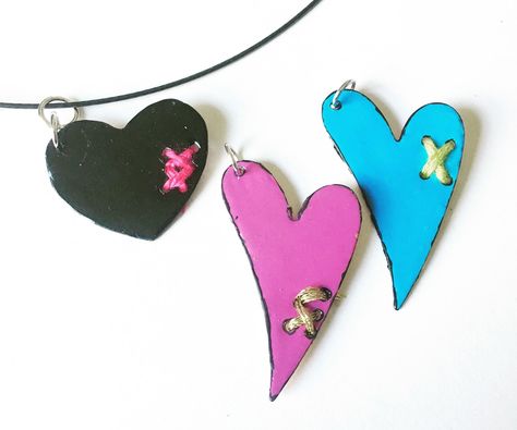 Faux Enamel Pendents Enamel Jewelry Diy, Screen Printed Fabric, Jewelry Making Tools, Vintage Glam, Craft Studio, Enamel Jewelry, Easy Projects, Jewelry Diy, Diy Necklace