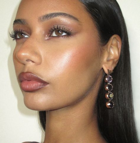 Cool Tones Makeup Looks, Subtle Siren Eyes Makeup, Sade Aesthetic Makeup, Medium High Contrast Makeup, Medium Contrast Makeup, Glowy Bronze Makeup, Subtle Makeup Looks, Sun Kissed Makeup, Contrast Makeup