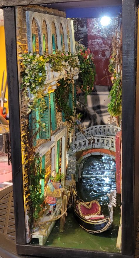 Book nook Venezia Decoupage Books, Isometric Rooms, Lego Books, Miniature Terrarium, English Projects, Italian Street, Clay Wall Art, Gcse Art, Book App