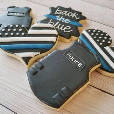 Police Cakes Law Enforcement, Police Officer Cake Ideas, Law Enforcement Cookies, Sheriff Graduation Party Ideas, Police Party Food Ideas, Police Retirement Cookies, Deputy Sheriff Graduation Party, Police Officer Graduation Party, Law Enforcement Retirement Party Ideas