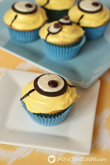 Minions Desserts, Despicable Me Cupcakes, Minion Treats, Minion Food, Easy Cupcakes Decoration, Birthday Cupcakes Boy, Minion Birthday Cake, Minion Cupcakes, Cupcakes For Boys