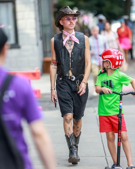 Cowboy boots with shorts from the archive, but still going strong. Cowboy Boots With Shorts, Boots With Shorts, Mens Cowboy, Ootd Summer, Shorts Outfit, Short Outfits, Cowboy Boots, Cowboy, Ootd