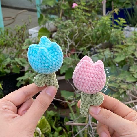 Mini tulips🌷 Tutorial on my chanel: Monua DIY ☻ I really like these colorful tulips, hope you enjoy making it! Another new tutorial will… | Instagram Colorful Tulips, Tulip Decor, Crochet Strawberry, Pola Amigurumi, Diy And Crafts Sewing, Crochet Elephant, Crochet Free, Crochet Bear, Crochet Dog