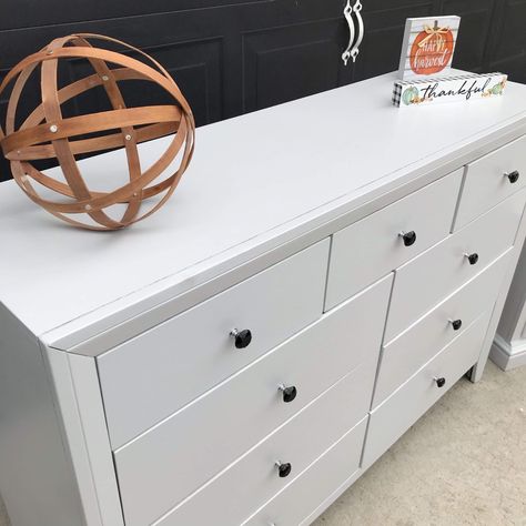 White dresser refurbished with black hardware. White Dresser With Black Hardware, White Dresser Black Hardware, Dresser With Black Hardware, Refurb Dresser, White Dresser Black Drawer Pulls, White Dresser Black Knobs, White Dresser Makeover, Black And White Drawers Painted Dressers, Whte Dresser