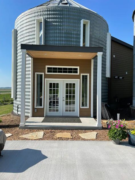 Grain Bin Getaway - Tiny houses for Rent in Missouri Valley, Iowa, United States - Airbnb Grain Bin House Interior, Bin House, Grain Bin House, Tiny Houses For Rent, Valley View, Bunk House, Tiny Home, Country Living, Home Signs