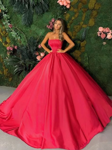 Strapless Magenta Ball Gown Magenta Ball Gown, Haute Couture Dresses, Maxi Gown Dress, Couture Designers, Couture Gowns, Ball Gown, Couture Fashion, Red Dress, Ball Gowns