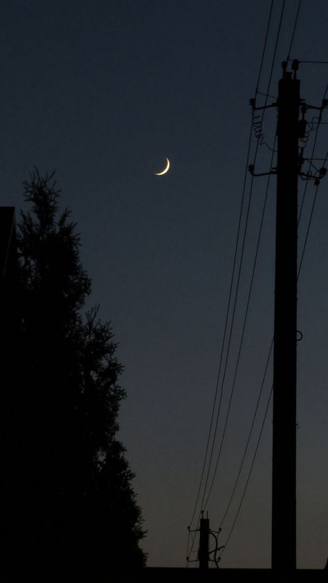 Light Grunge, Night Sky Moon, Moonlight Photography, Fire Tattoo, Sky Photography Nature, Aesthetic Space, The Moon Is Beautiful, Witchy Wallpaper, Look At The Moon