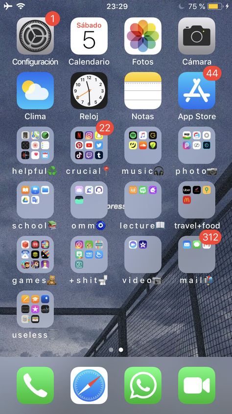 Phone Organization #iphone #phone #organization #apps Tumblr Design, Carcase Iphone, Organize Phone Apps, Application Iphone, Iphone Home Screen Layout, Organization Apps, Iphone Organization, Iphone App Layout, App Layout