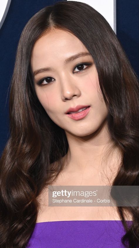 Makeup For Fashion Show, Jisoo Makeup, Makeup Heavy, Tone Makeup, Personal Color, Inspired Makeup, Stage Makeup, Velvet Fashion, Kim Jisoo