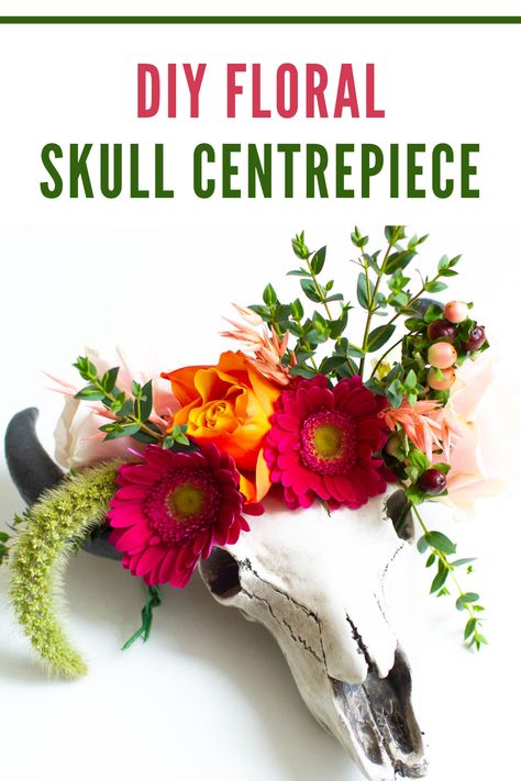 Unusual Centerpieces, Bohemian Centerpieces, Star Themed Wedding, Diy Bohemian, Diy Skulls, Wedding Day Schedule, Wedding Hashtag Sign, Halloween Flowers, Animal Skull