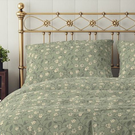 Pink And Green Floral Bedding, Gold And Green Bed, Green Patterned Bedding, Green Floral Quilt, Sage Green Cottage Core Bedroom, Sage Green Guest Room, Green And Beige Room, Green Floral Bed Sheets, Green Theme Room