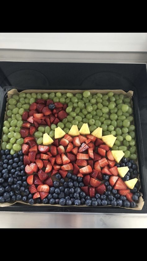 Dino Fruit, Easter Fruit Salad, Dinosaur Fruit, Easter Fruit, Fruit Trays, Healthy Lunches For Kids, Food Display, Fruit Platter, Fruit Tray