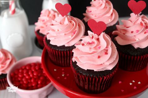 Add some spice to your Valentine’s Day or Anniversary celebration with Red Hot Cinnamon Chocolate Cupcakes. These fun and festive chocolate cupcakes have a sweet heat frosting from cinnamon candies, colorful confetti sprinkles, and heart cupcake topper. Your feelings will be clear when you serve someone these sweet and spicy treats. Southern Praline Cake, Cinnamon Candies, Buttermilk Coffee Cake, Southern Praline, Donut Ideas, Praline Cake, Pink Buttercream, Cinnamon Red, Valentine Recipes