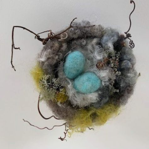 Felted Nest, Teaching Watercolor, Easter Nests, Party Table Decor, Felt Embroidery, Bird Crafts, Needle Felting Projects, Felt Birds, Expressive Art