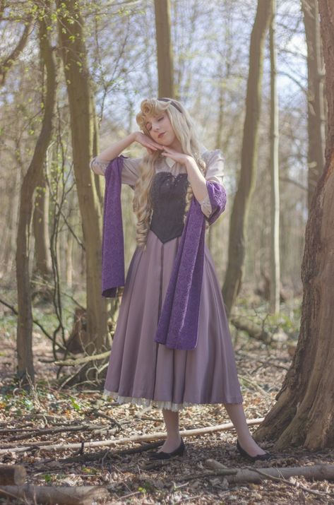 Sleeping Beauty Peasant Dress, Princess Peasant Dress, Aurora Peasant Dress, Aurora Outfits Sleeping Beauty, Sleeping Beauty Fashion, Disney Cosplay Women, Sleeping Beauty Inspired Outfits, Sleeping Beauty Photoshoot, Aurora Moodboard