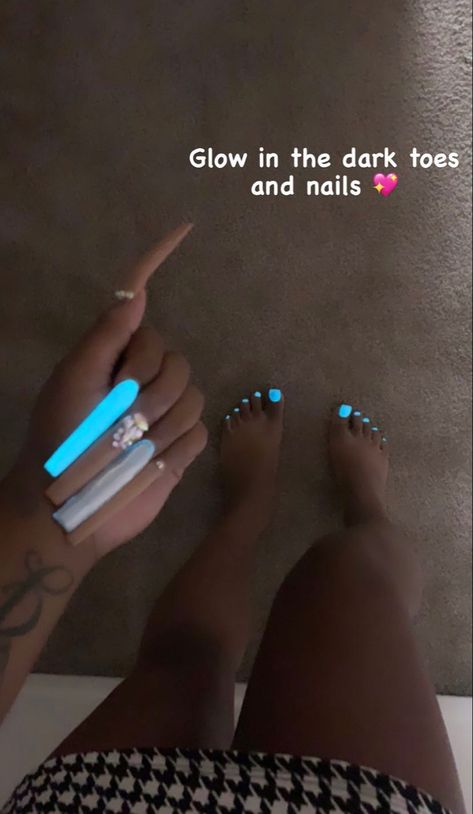 Glow In The Dark Acrylic Nails Ideas, Glow In The Dark Nails, Polygel Nails, Glow Nails, Short Acrylic Nails Designs, Fire Nails, Short Acrylic Nails, Pretty Acrylic Nails, Just Girly Things