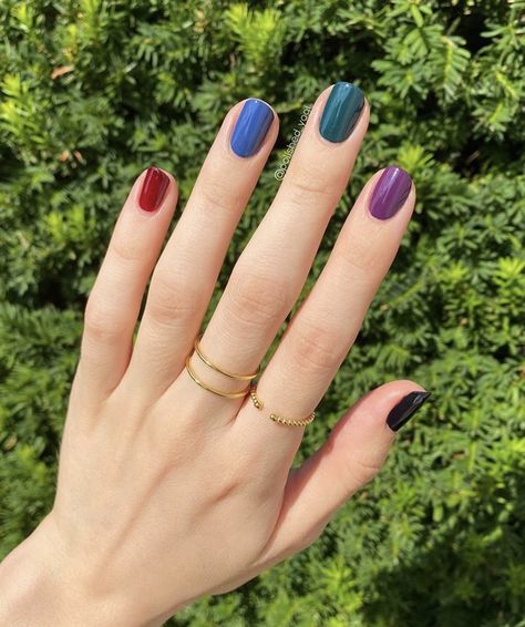 Color Combination Nails Polish, Nail Art Color Combination, Nail Polish Multiple Colors, Red And Purple Nails Color Combos, Short Nails Multi Color, Multicolour Nails Color Combos, Each Nail Different Color Shades, Multicolored Nails Winter, Nails Different Colors Each Finger