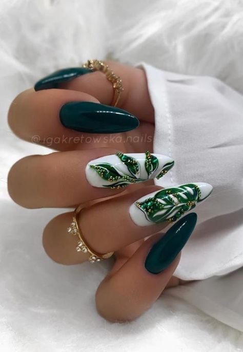 Green Nails For Fall, Professional Nail Designs, Emerald Green Nails, Nails For Fall, Look More Attractive, 2024 Nails, Nail Art Trends, Diy Acrylic Nails, Holographic Nails