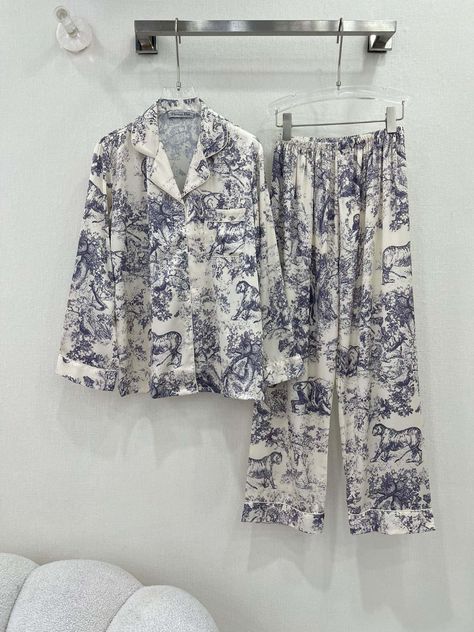 Dior Sleepwear, Dior Pyjamas, Dior Pajamas, Cute Night Outfits, Modern Qipao, Pajama Fashion, Trendy Shirt Designs, Sleepwear Fashion, Cute Sleepwear