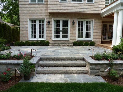 Found on Bing from www.pinterest.co.uk Patio With Steps, Stone Patio Designs, Diy Patio Ideas, Patio Railing, Diy Garden Patio, Raised Patio, Patio Steps, Stone Steps, Stone Patio