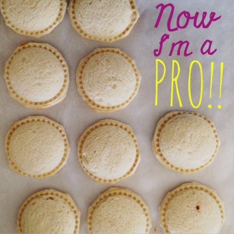 How to Make Homemade Uncrustables (that you can freeze!) Homemade Crustables, Cafe Activities, Homemade Uncrustables, Kids Drinks, Magic Tutorial, Preschool Lunch, Peanut Butter Jelly Time, Frugal Recipes, Make Clean