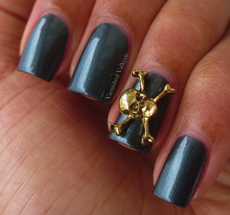 Varnished Valkyrie: Skull and Crossbones + Black Pearl. This could be a Pirates Of The Caribbean post! Pirates Of The Caribbean Nails, Caribbean Nails, Pirate Nails, Pearl Nail Polish, Pearl Nail, Nail Glam, Skull Crossbones, Colorful Nails, Pearl Nails