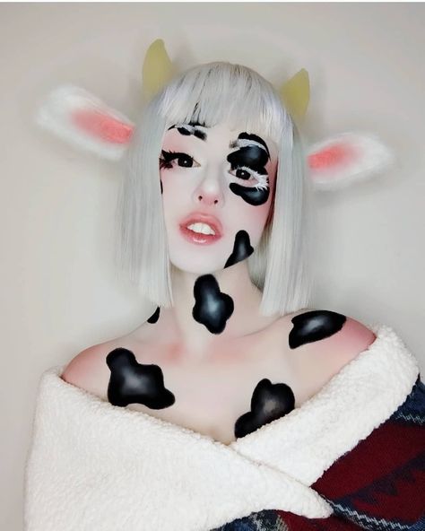 Cow Cosplay Makeup, Cow Costume Makeup, Cow Makeup Face, Cow Makeup Halloween, Cow Makeup Look, Cow Halloween, Dark Makeup Looks, Punk Makeup, Face Paint Makeup