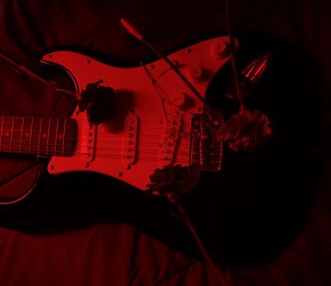 Fender Stratocaster Red, Backgrounds Grunge, Grunge Wallpapers, Aesthetic Hands, Red Bed, Red Electric Guitar, Red Aesthetic Grunge, Red And Black Wallpaper, Dark Red Wallpaper