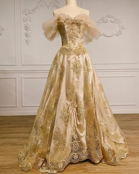 Nephi Garcia on Instagram: "🥀 she warned him not to be deceived by appearances, for beauty us found within. ~ Beauty and the Beast. . #disney #belle @beautyandthebeast #beautyandthebeast #costume #cosplay #wedding" Belle Beauty And The Beast Dress, Beauty And The Beast Wedding Dresses, Beauty And The Beast Dress, Cosplay Wedding, Beauty And The Beast Disney, The Beast Disney, Beauty And Beast Wedding, Beast Disney, Disney Belle